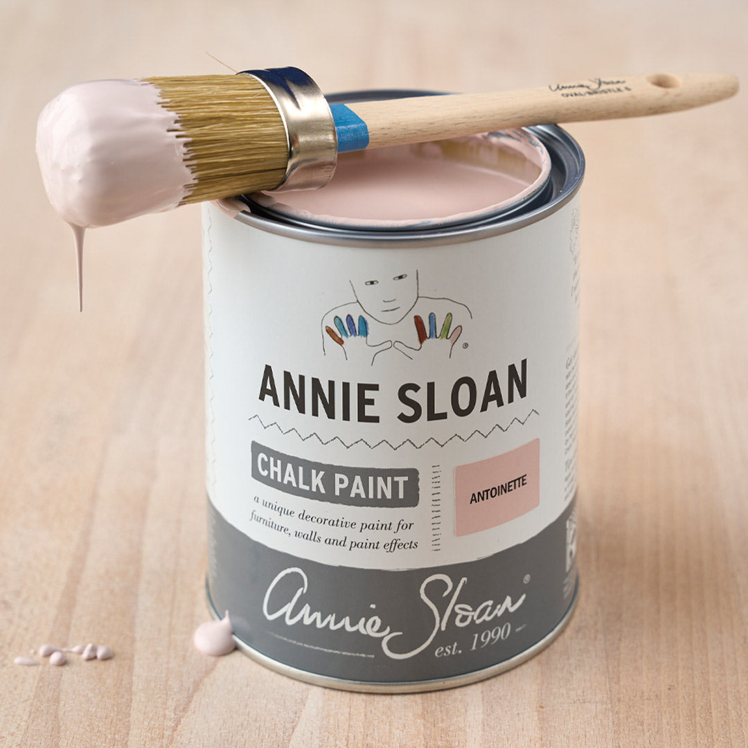 chalk paint brush robins nest vintage sydney annie sloan upcyling furniture painting interior design decor